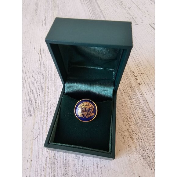 White House McLaughlin glazeware Truman? Seal blue pin new - Picture 1 of 4